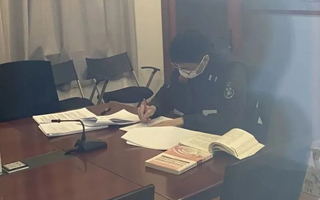 信安駐校保安到交大碩士：所有逆襲的背后，都是堅持的力量